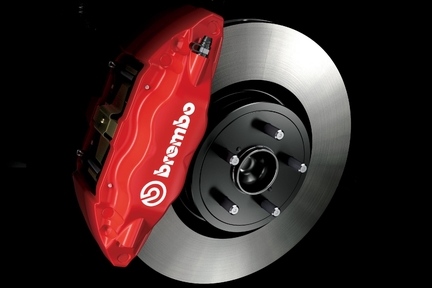 High Performance Package:brembo製17インチベンチレーテッドディスクブレーキ