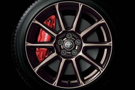 High Performance Package:17インチ専用アルミホイール